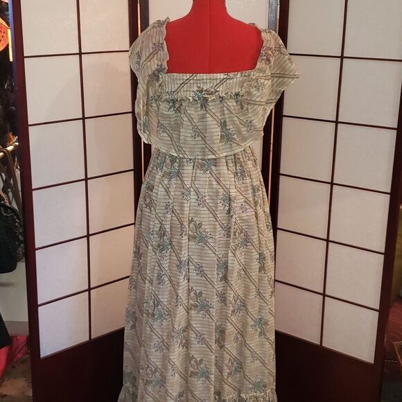 Hand Crafted Floral Off the Shoulder Maxi Dress - Picture 8 of 10